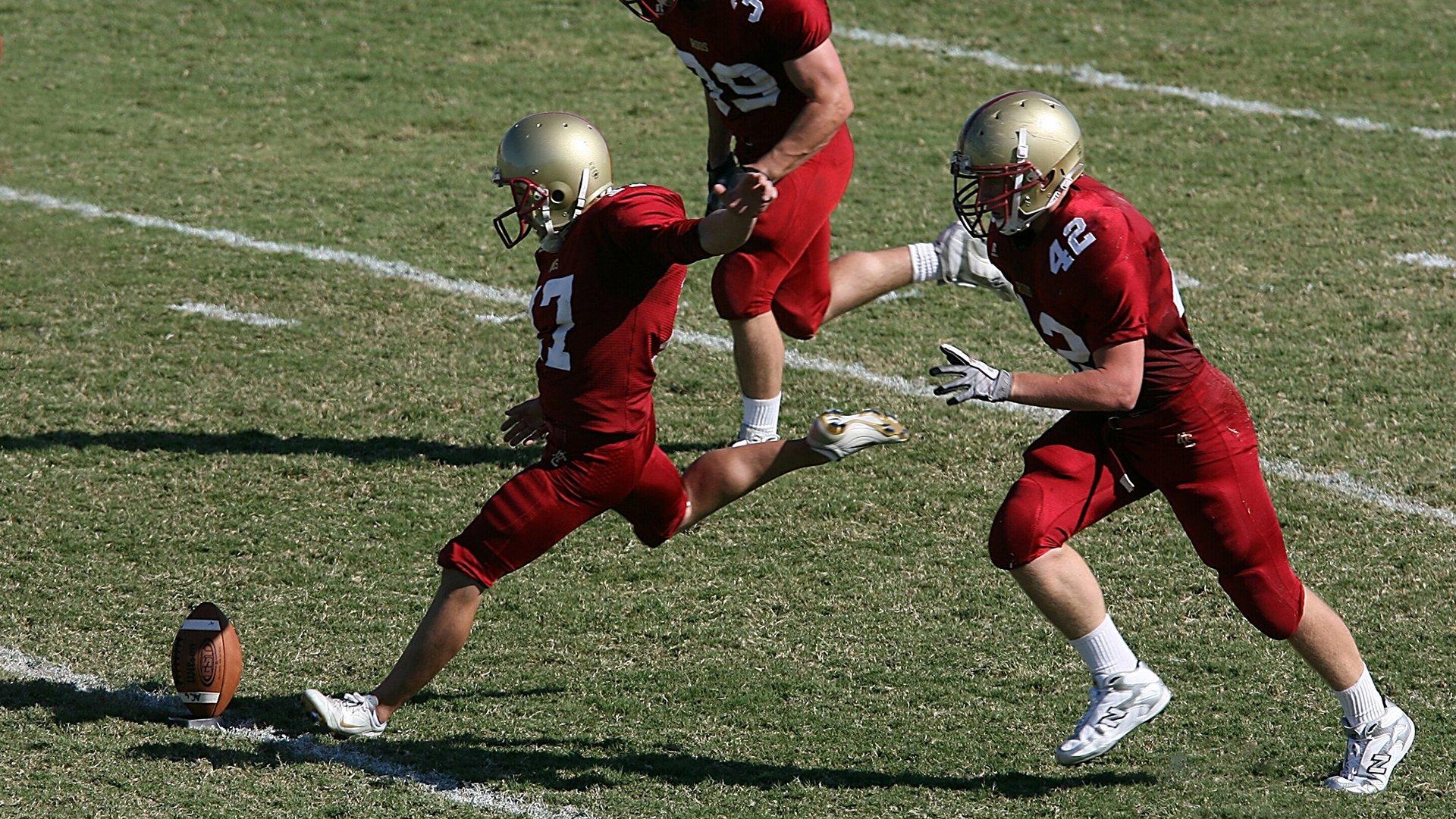 我们究竟在批评国足和李铁什么？